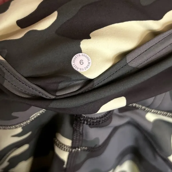 Lululemon Fast and Free High Rise Crop 23" Heritage 365 Camo Green Size 6 - Image 7