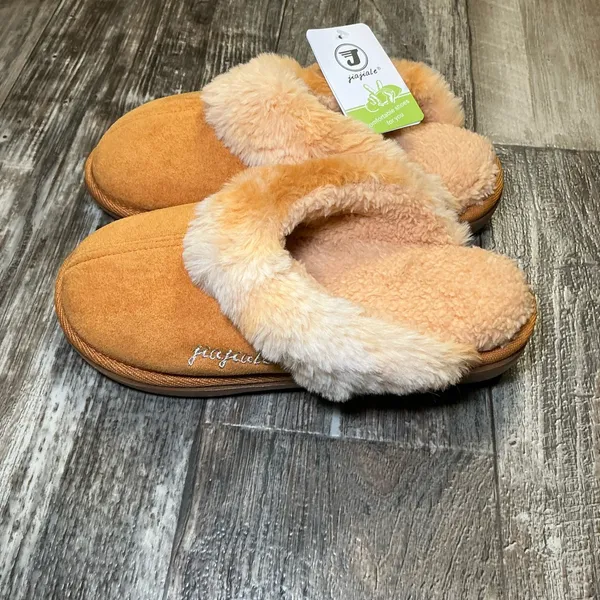 Women's Cozy Brown Fur Slippers Size 7 - Image 6