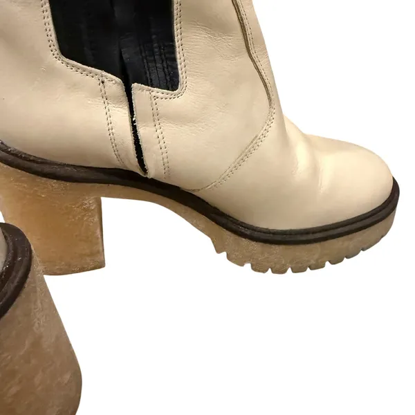 Free People James Chealsea Cream leather and Black Heeled Boots size 7 - Image 7