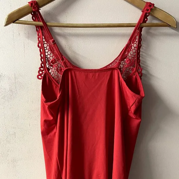 Red Crochet Neckline Top Size M EUC Size M - Image 6