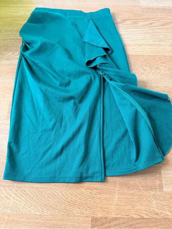 Emerald Green Ruffle-Front Pencil Skirt - Image 2