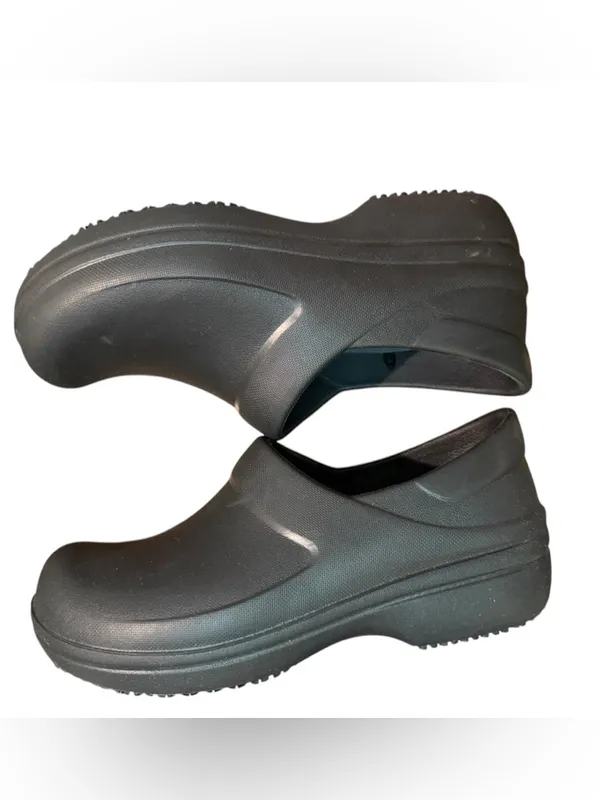 CROCS black Slip-On Mule Clogs anti slip work comfort shoe sz 7 lightweight - Image 3