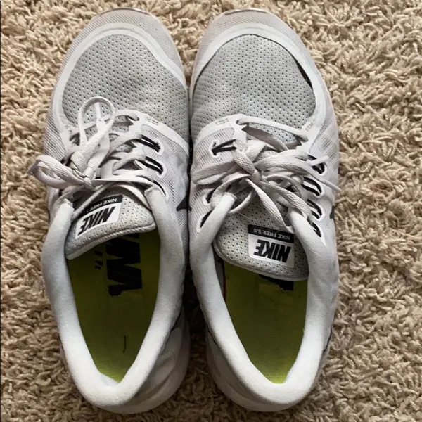 nike free runs - Image 2