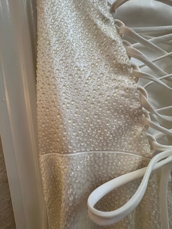 Beautiful White Formal Dress Size 2 - Image 4