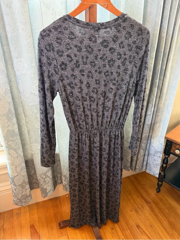 Old navy Women’s Gray Long Sleeve Printed Midi Dress - Image 2