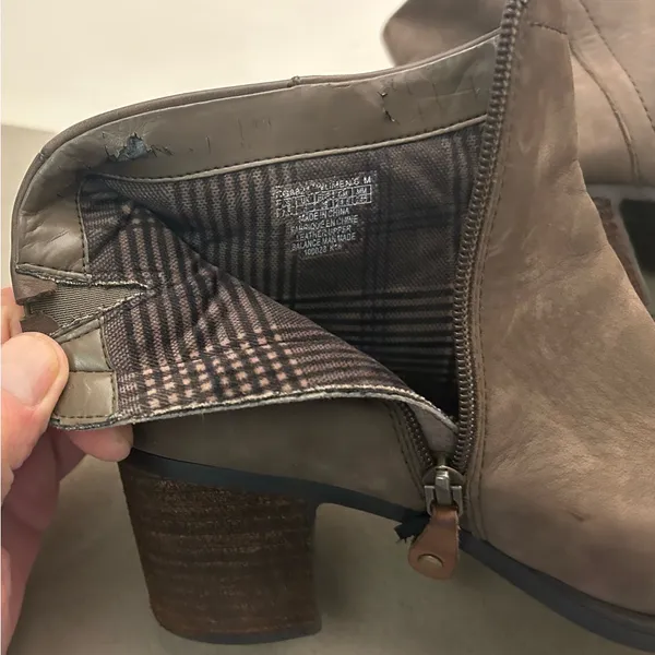 Rockport! Elegant Taupe Ankle Booties 7 1/2–great shape/clean - Image 8