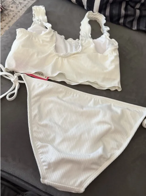 Xhilaration White Ribbed Ruffle Bikini Set - Image 4