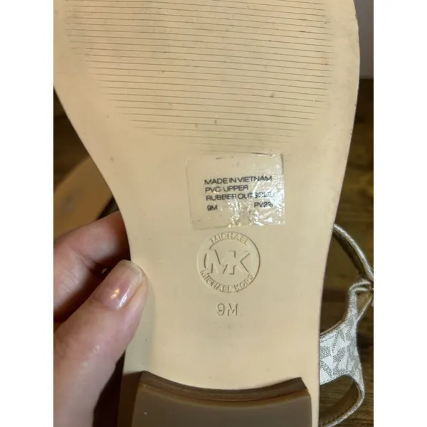 Michael Kors MK Logo Thong Sandals Womens Size 9M Ivory Gold T-Strap Buckle Shoe - Image 7