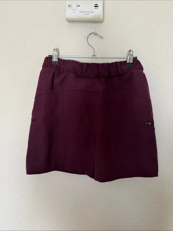 Lululemon Relaxed High-Rise Cargo Short 4.5"‎ Size 4 Cassis - Image 4