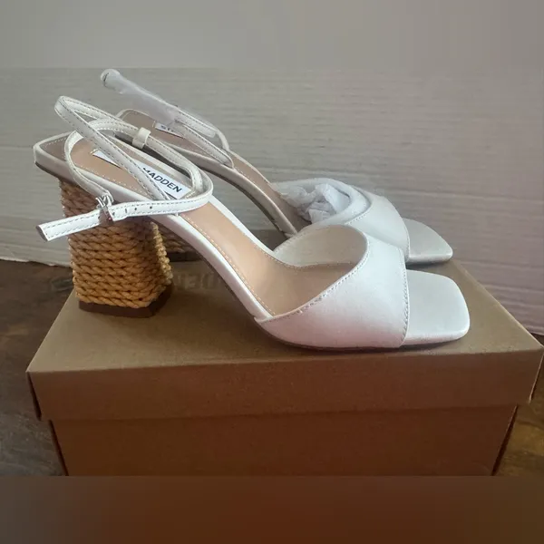NEW Steve Madden Womens Rozlyn ankle strap Sandals Shoes White Leather Size 9 - Image 2