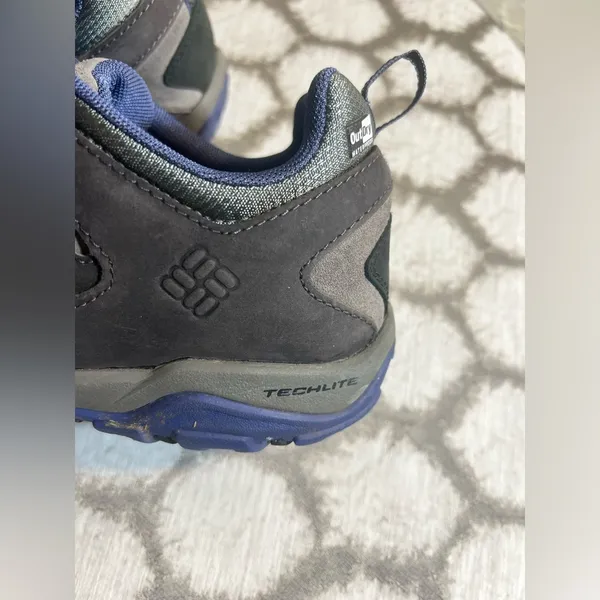 Columbia Womens Gray and Blue Hiking Shoes 8.5, waterproof, preloved worn 2X - Image 3