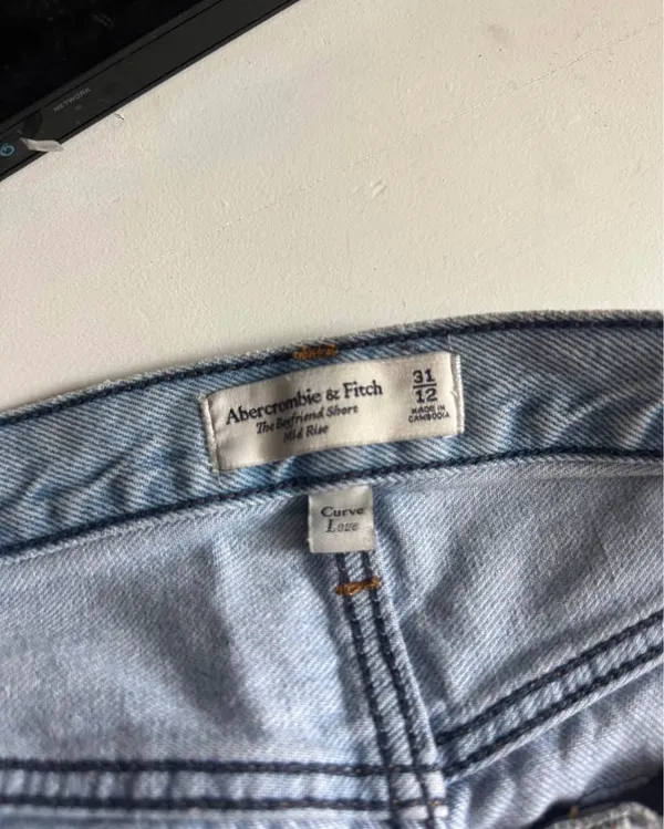Abercrombie Curve Love The Boyfriend Short Mid Rise - Image 3