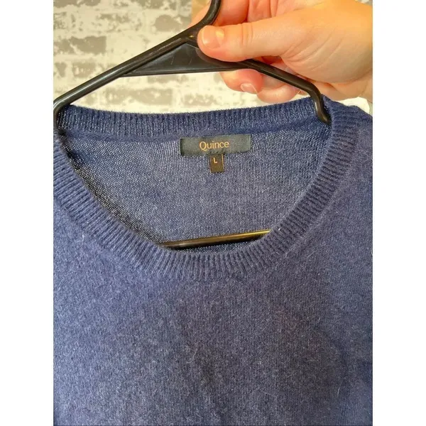 Quince | women cashmere navy blue crewneck sweater - Image 2