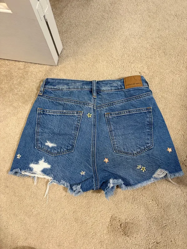 American Eagle Floral Embroidered Jean Shorts - Size 000 - NWOT - Image 2