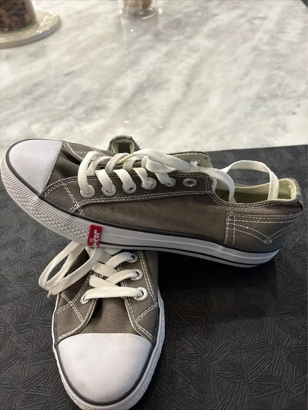 Levis Womens Sneakers Size 81/2 Gray - Image 8