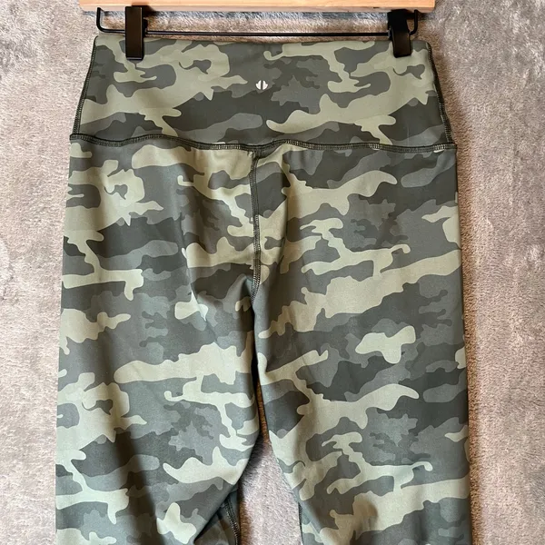 Thrive Societe Women’s Printed 7/8 Leggings Size Large‎ Camo Green New - Image 4