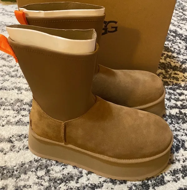 UGG Classic Dipper Stretch Boots size 8 - Image 5