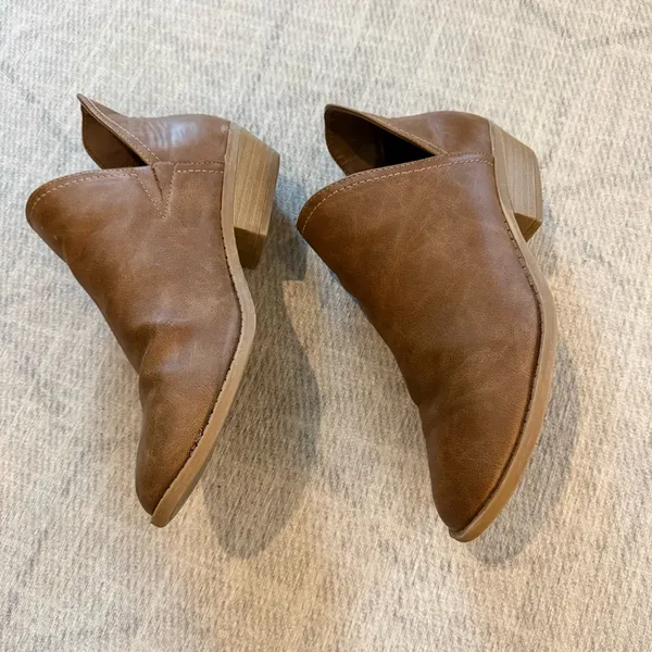 Universal Threads Brown Leather Ankle Boots 9 - Image 3