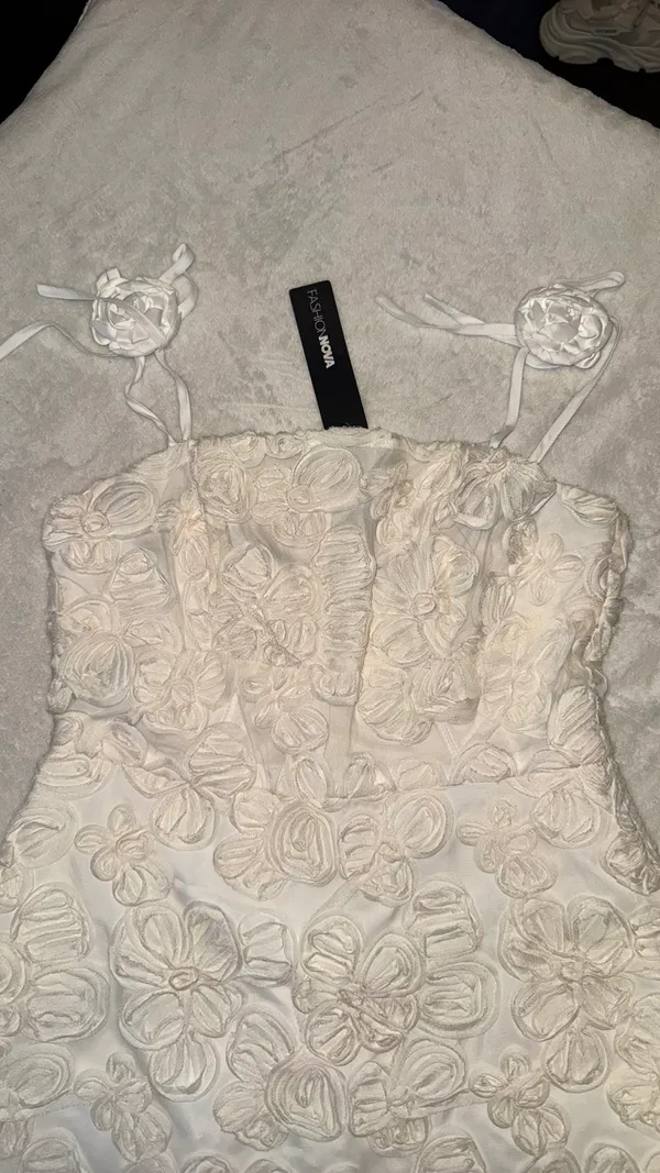 FashioNova Woman’s L dress - Image 3