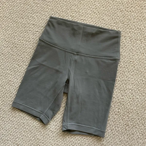 Lululemon Wunder Train High Rise Shorts 8” Size 6 Grey Sage Green Everlux EUC - Image 2