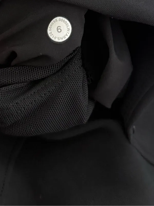 Lululemon On The Fly Short *Woven *2.5" Black‎ (First Release) - Image 5