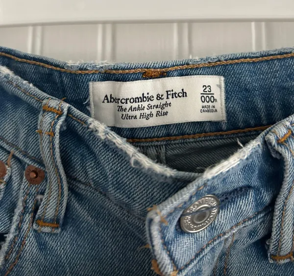 Abercrombie Ankle Straight Jeans - Image 4
