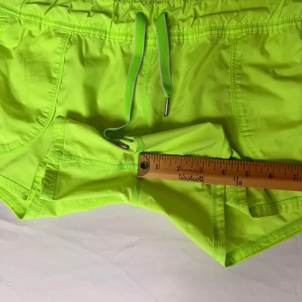 Lululemon Work It Out Shorts Zippy Green Neon Low Waist Workout Gym Size 8 - Image 10
