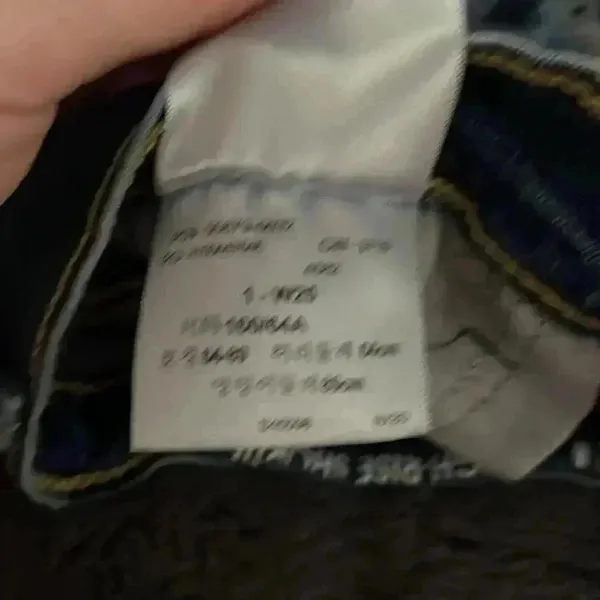 Levi’s high-rise distressed shorts - Image 5