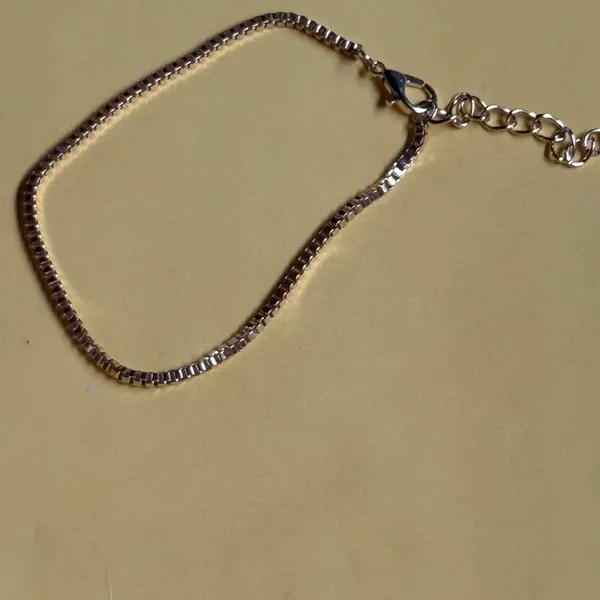 Elegant Gold Chain Bracelet - Image 2