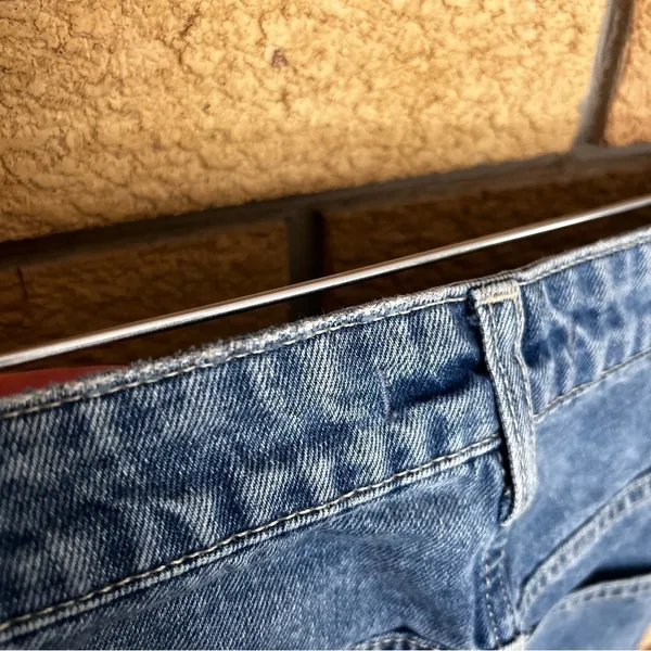 Free People We The Free Relaxed Fit High Waist Mom Jeans Size 26 - Image 4