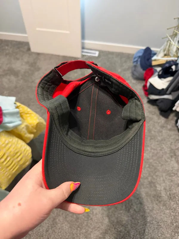 red nike hat - Image 4