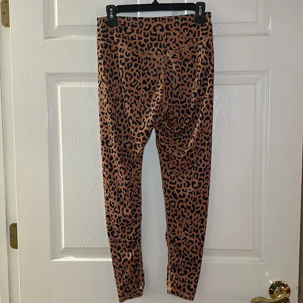 Unbranded Women’s Leopard Print Mid Rise Leggings‎ Size Medium - Image 3