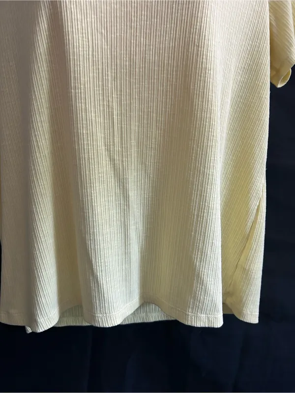 Old Navy Women’s V-Neck Ribbed Short Sleeve Top Light Yellow LG - Image 6