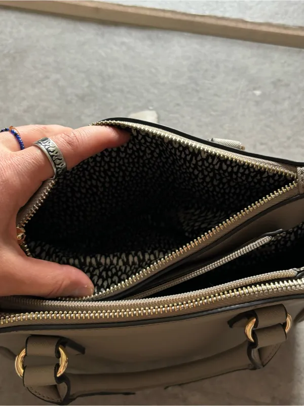Tan purse - Image 4