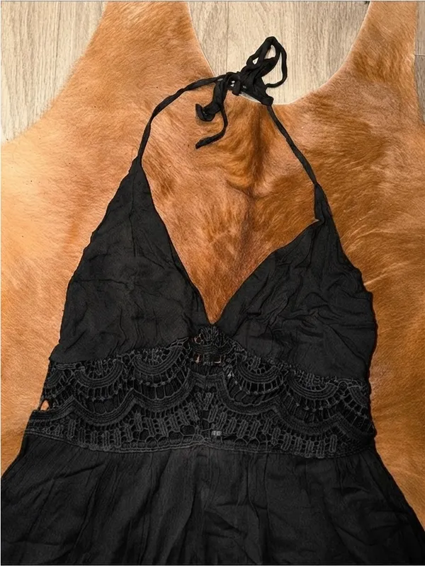 Papermoon Black Boho Halter Dress Size Medium NWT Crochet Ruffle - Image 3