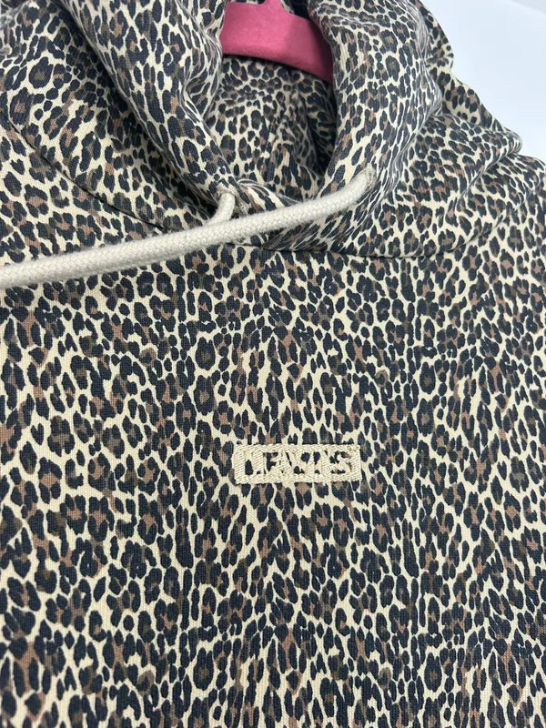 Levi's Women’s medium hoodie, cheetah print oversized sweatshirt - Image 3