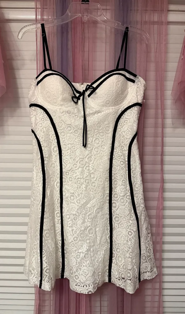 Selfie Leslie Dress - Image 2