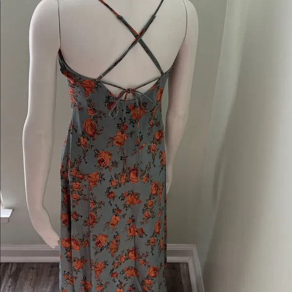 Astr the Label Blue Floral Print Midi Dress Small - Image 9