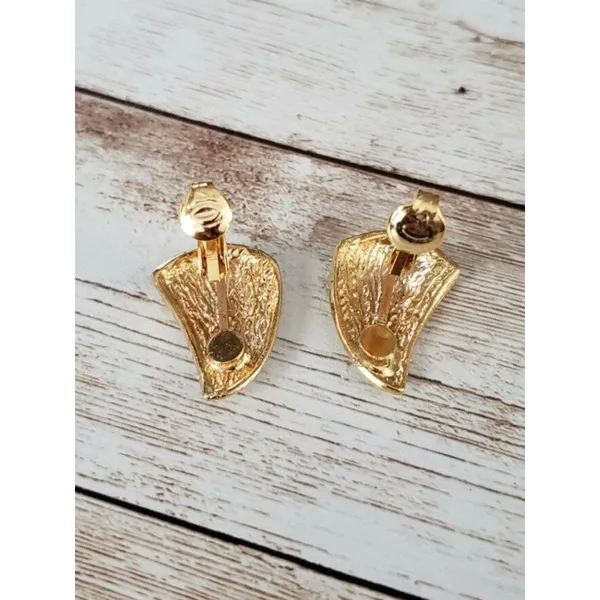 Vintage Clip On Earrings - White & Gold Tone Fan 1" - Image 4