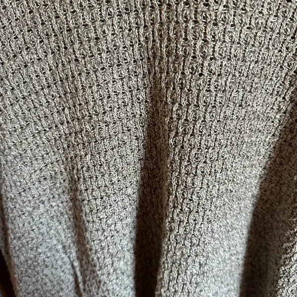 American Eagle Outfitters Gray V-Neck Knit Sweater Size Medium - Image 4
