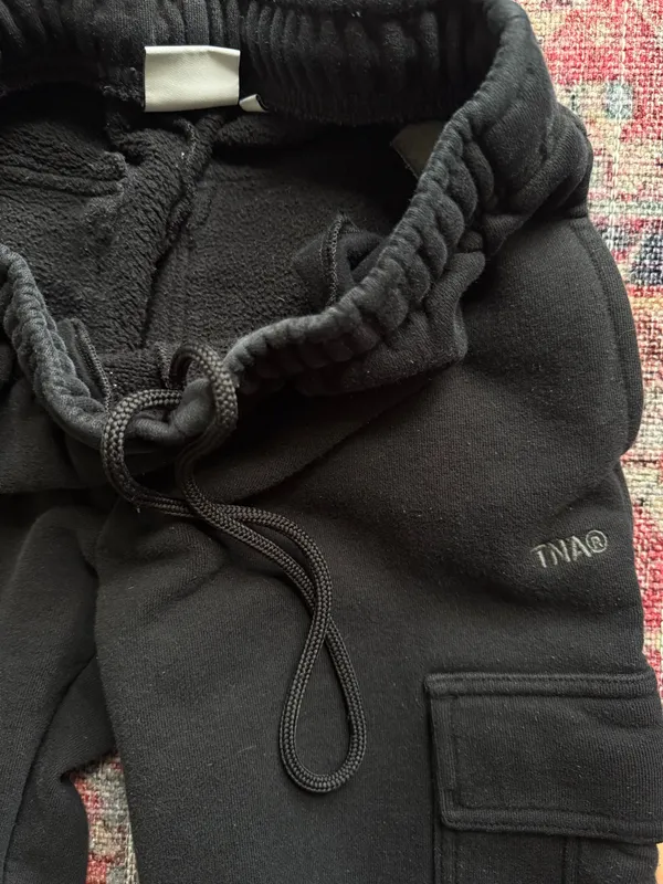 Aritzia TNA Sweatfleece Cozy Fleece Mega Fit Joggers Cargo Black - Image 6