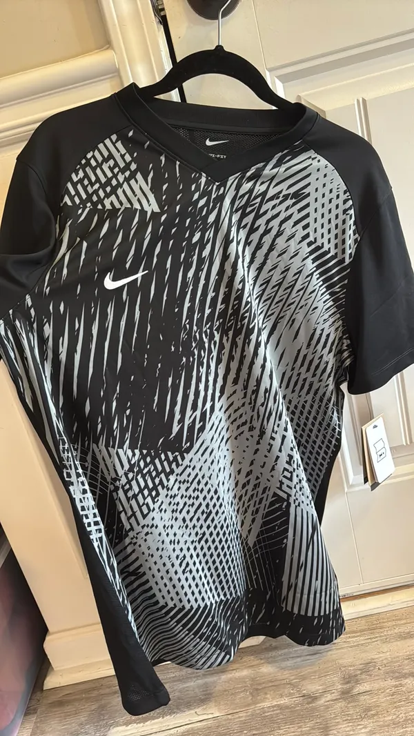 Men’s Nike Dri-Fit T-Shirt - Image 2