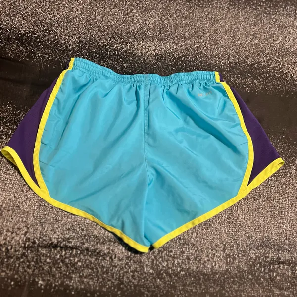 Womens medium Nike Dri Fit athletic/casual 3" running shorts w/liner - Image 2