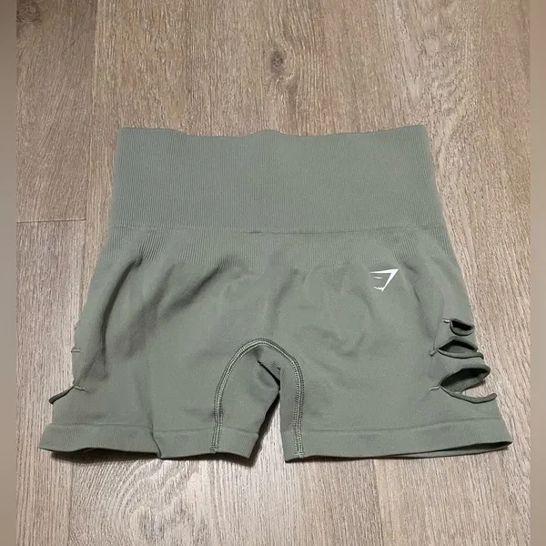 Gains Seamless Ripped Shorts - Image 6
