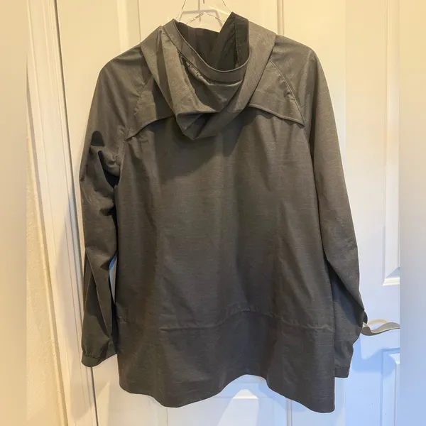 LULULEMON The Drizz Jacket Grey size 10‎ Waxed Coated Water Resistant Reflective - Image 2