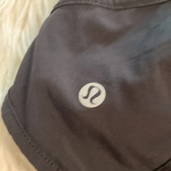 Lululemon Short size 6 Black Athletic Shorts excellent condition - Image 12