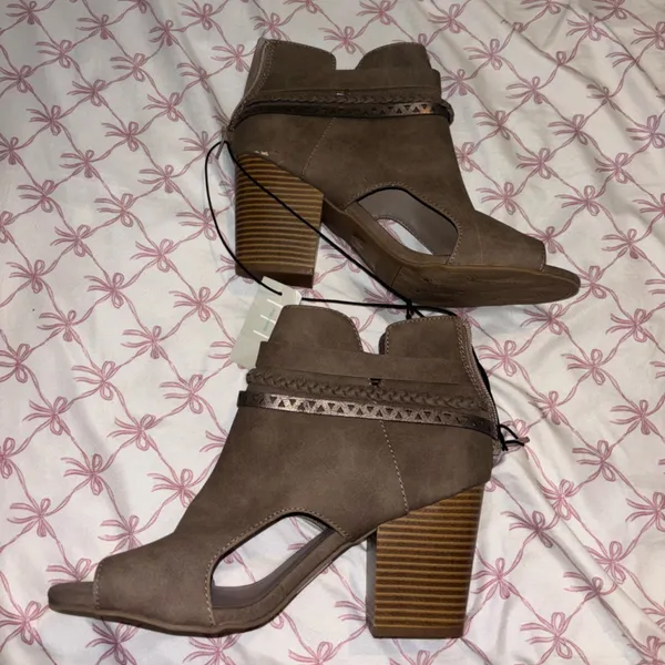 Maurices Brown Women's Oped Toe Heel Boots size 10 - Image 3