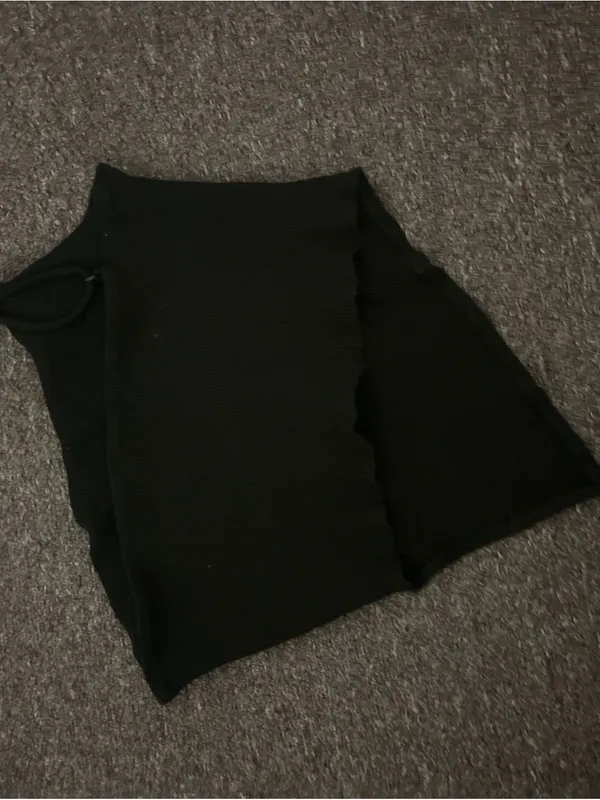 Forever 21 Black One-Shoulder Ribbed Asymmetric Crop Top - Image 2