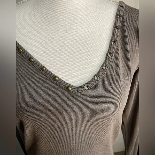 POL Studded Long Sleeve Vneck Ribbed Blouse Size Large - Image 4