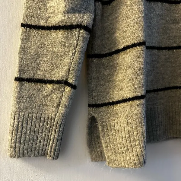 Old Navy Cute  Sweater - Image 3